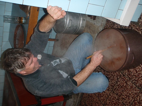 Vaříme guláš před vánočním pochodem